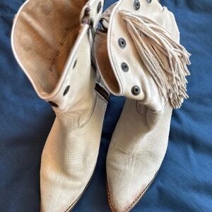Circle G Fringe Suede Ankle Boots - Cream